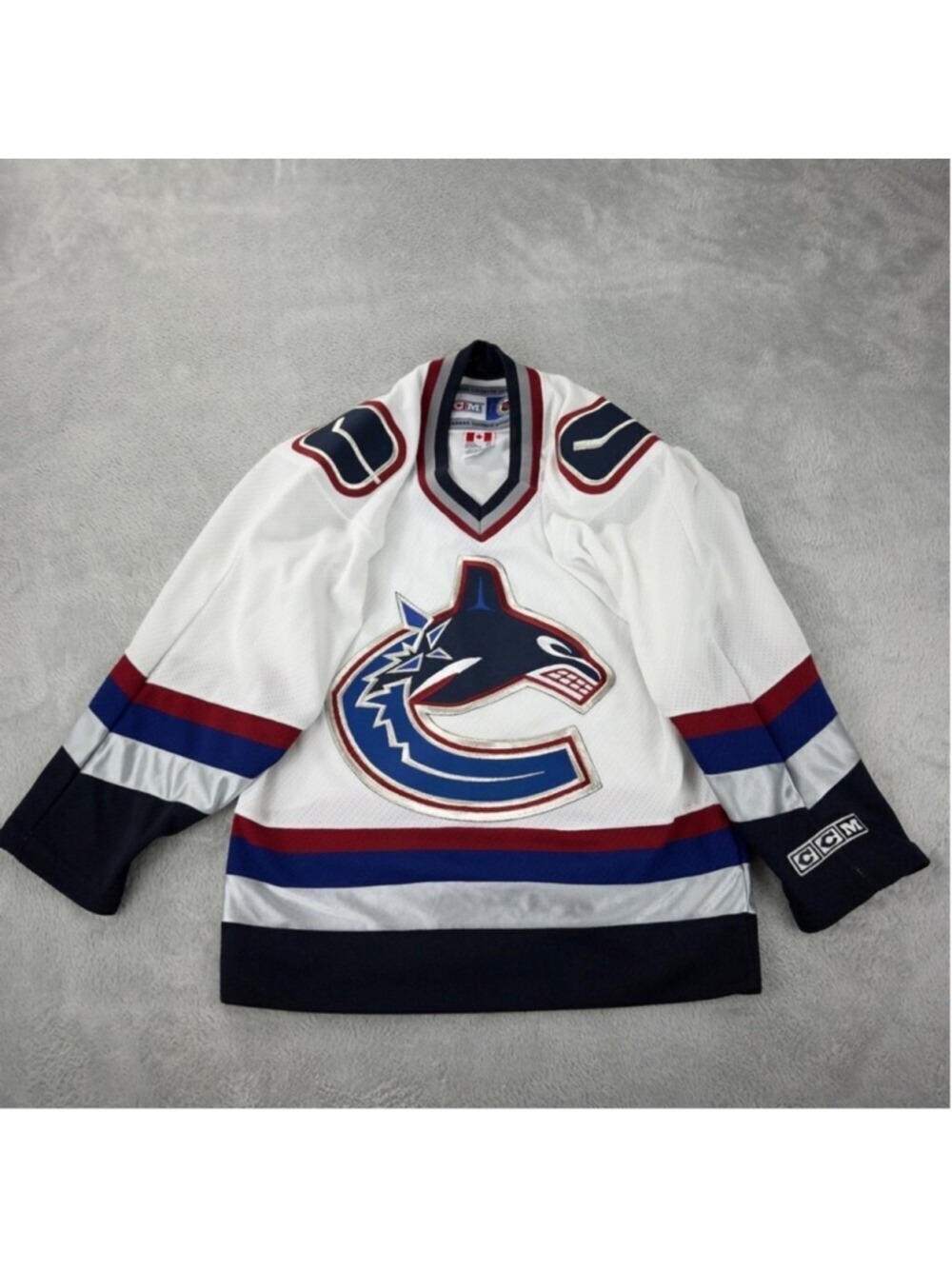 Vintage Vancouver Canucks Youth Size Small/Medium Hockey Jersey